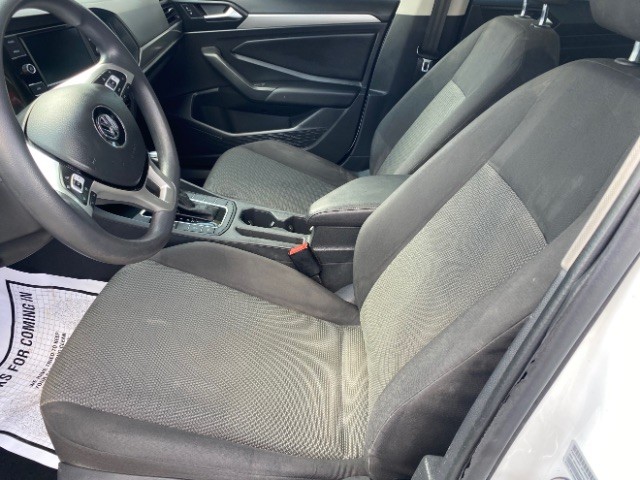Volkswagen Jetta Vehicle Full-screen Gallery Image 20