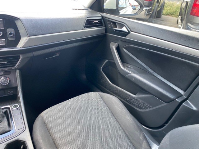 Volkswagen Jetta Vehicle Full-screen Gallery Image 22
