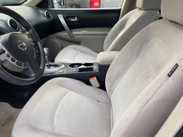 Nissan Rogue Select Vehicle Full-screen Gallery Image 08