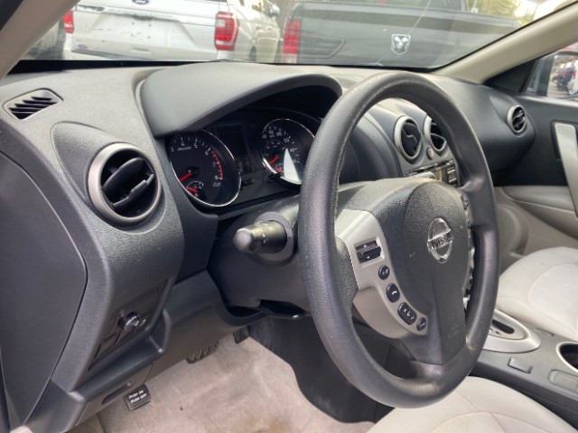 Nissan Rogue Select Vehicle Full-screen Gallery Image 09