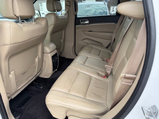 Jeep Grand Cherokee Vehicle Full-screen Gallery Image 06
