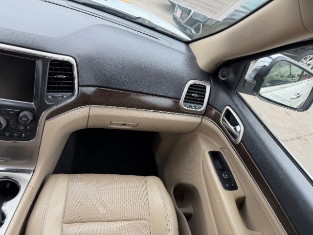 Jeep Grand Cherokee Vehicle Full-screen Gallery Image 09