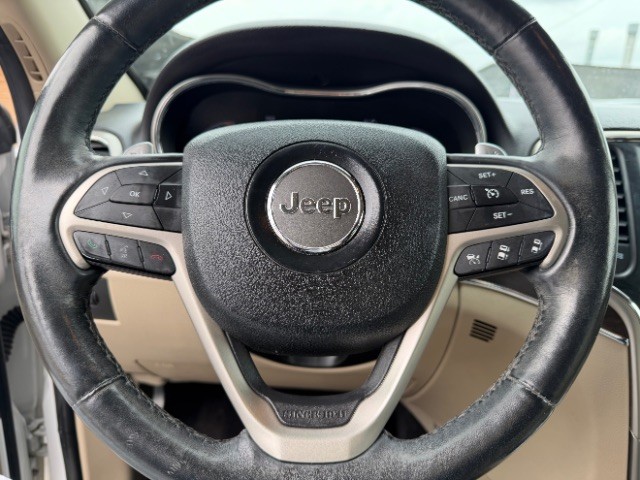 Jeep Grand Cherokee Vehicle Full-screen Gallery Image 12