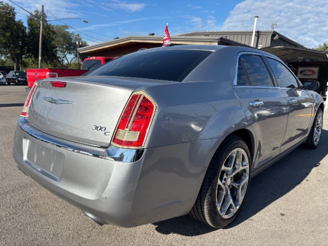 Chrysler 300 Vehicle Full-screen Gallery Image 05