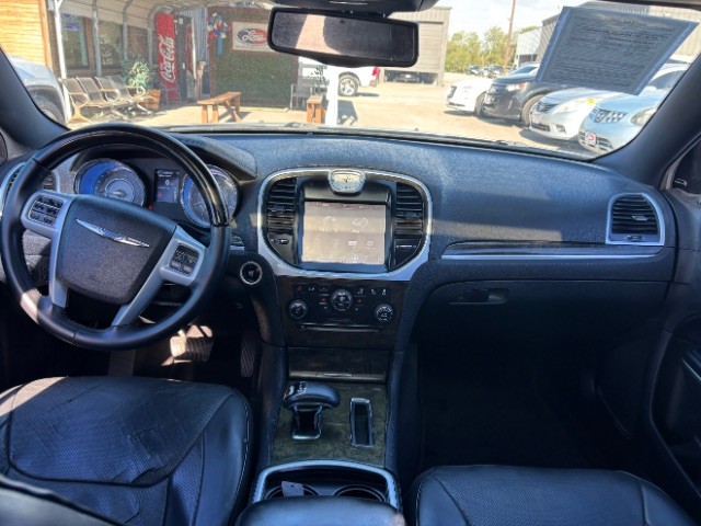 Chrysler 300 Vehicle Full-screen Gallery Image 07