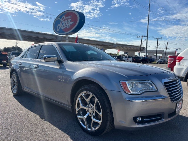 Chrysler 300 Vehicle Full-screen Gallery Image 13