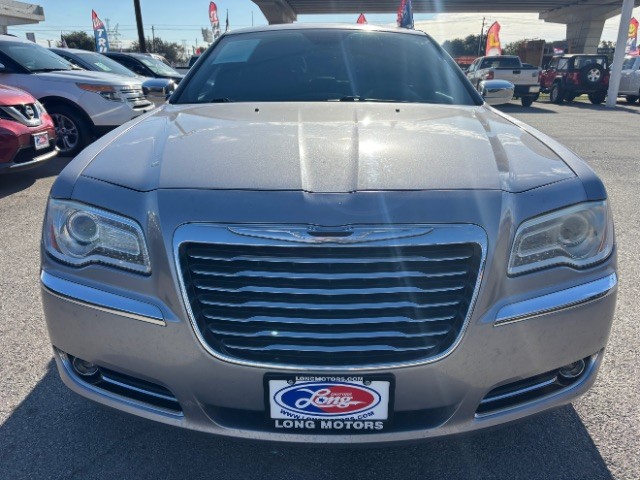 Chrysler 300 Vehicle Full-screen Gallery Image 14