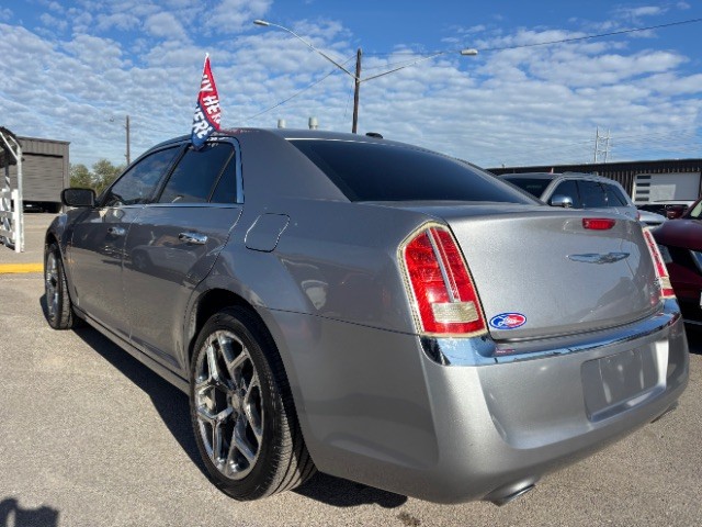 Chrysler 300 Vehicle Full-screen Gallery Image 16