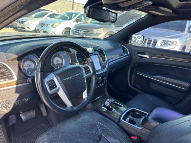 Chrysler 300 Vehicle Full-screen Gallery Image 23
