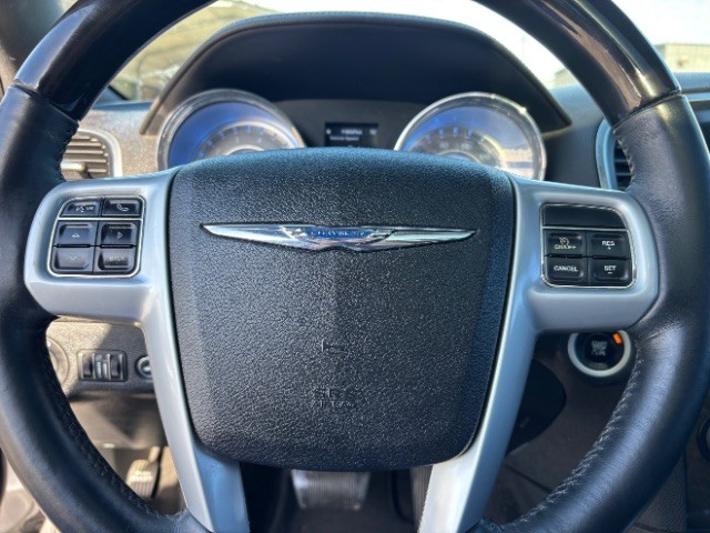 Chrysler 300 Vehicle Full-screen Gallery Image 24