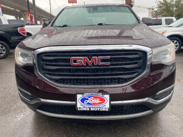 GMC Acadia Vehicle Full-screen Gallery Image 02