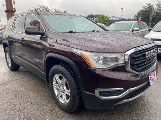 GMC Acadia Vehicle Full-screen Gallery Image 03