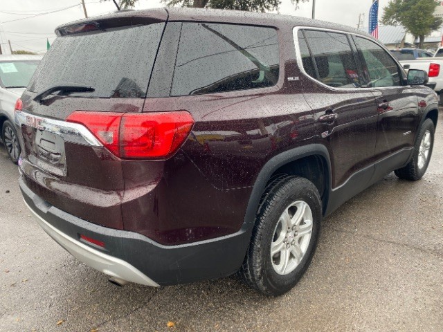 GMC Acadia Vehicle Full-screen Gallery Image 04