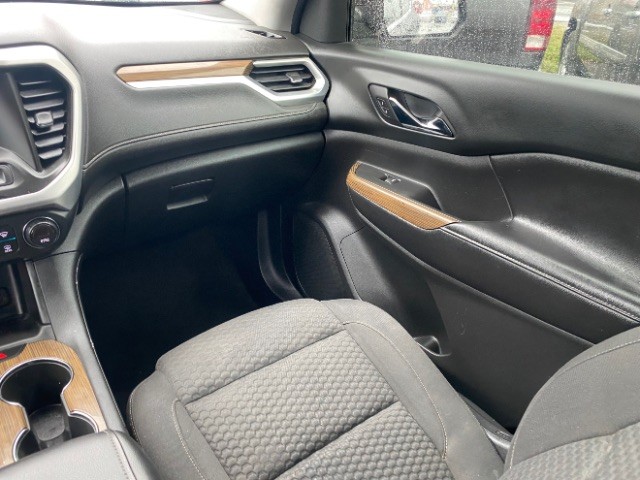 GMC Acadia Vehicle Full-screen Gallery Image 11