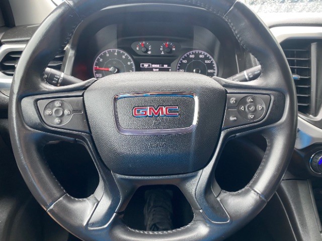 GMC Acadia Vehicle Full-screen Gallery Image 15