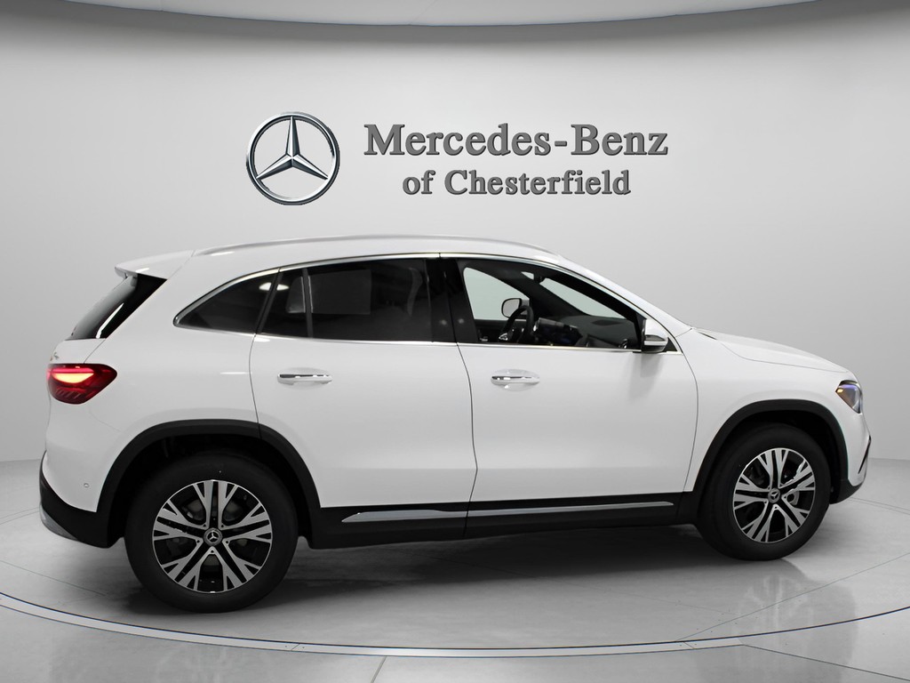 Mercedes-Benz GLA Vehicle Full-screen Gallery Image 04