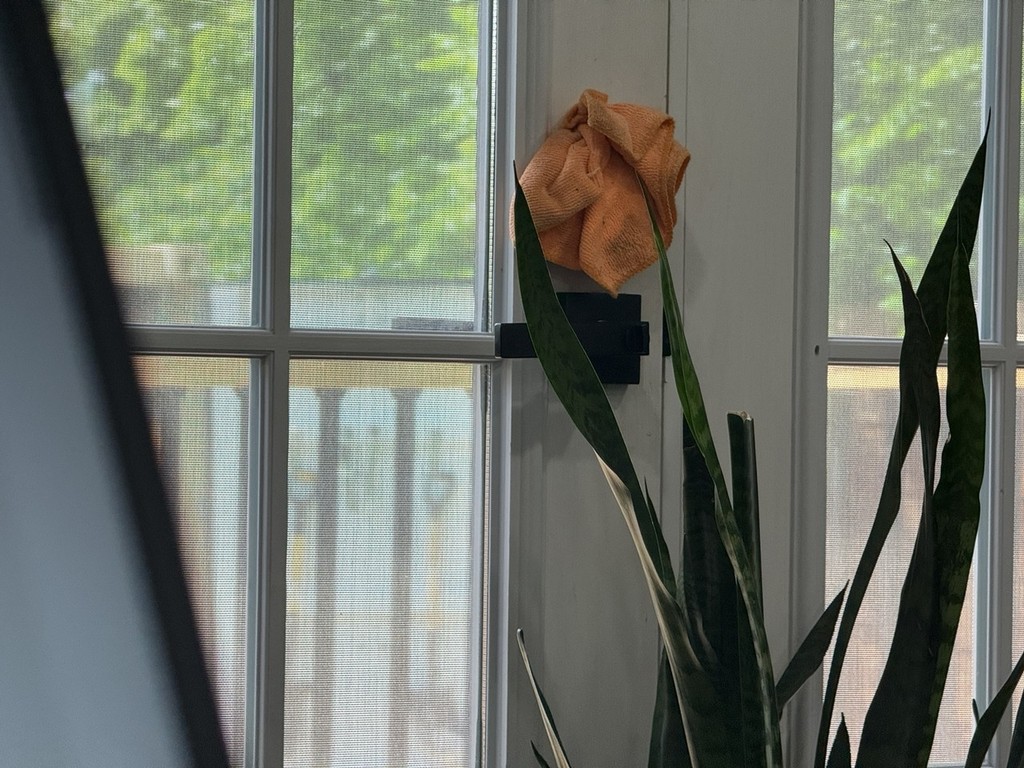 Mercedes-Benz C-Class Vehicle Full-screen Gallery Image 03