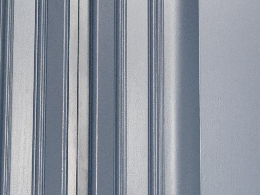 Mercedes-Benz C-Class Vehicle Full-screen Gallery Image 04