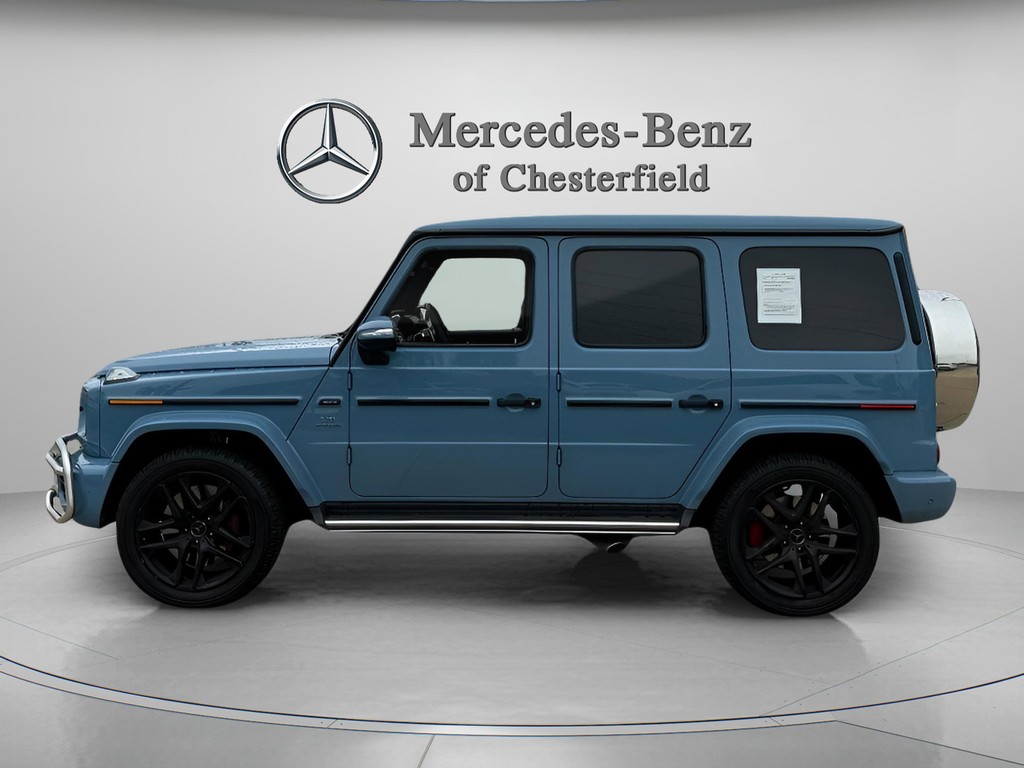 Mercedes-Benz G-Class Vehicle Full-screen Gallery Image 02