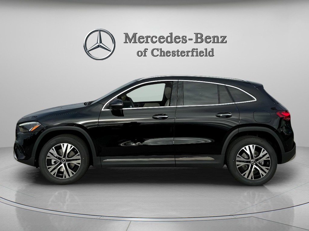 Mercedes-Benz GLA Vehicle Full-screen Gallery Image 02