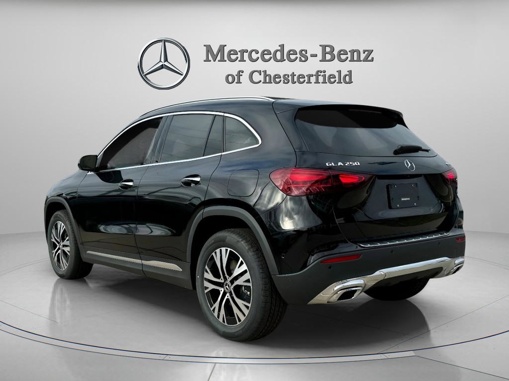 Mercedes-Benz GLA Vehicle Full-screen Gallery Image 03