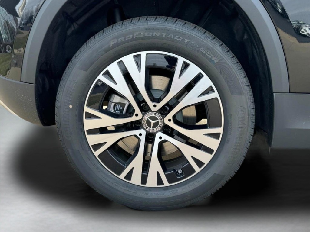 Mercedes-Benz GLA Vehicle Full-screen Gallery Image 05