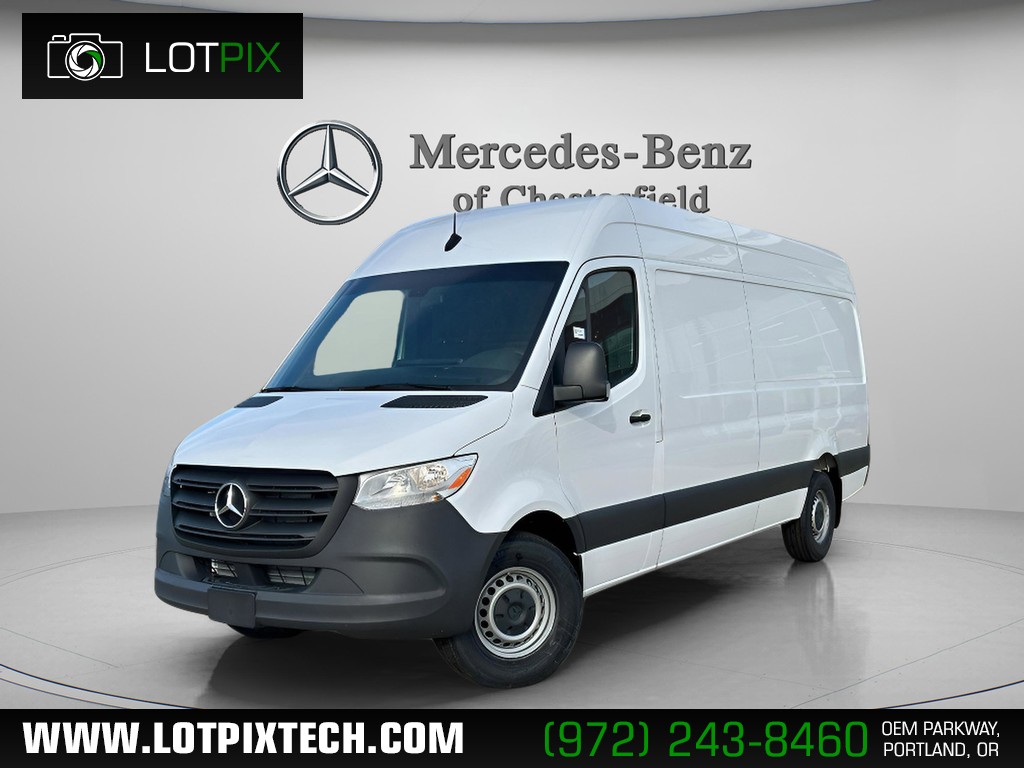 Mercedes-Benz Sprinter Van Vehicle Full-screen Gallery Image 01