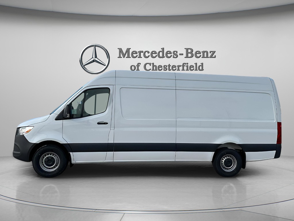Mercedes-Benz Sprinter Van Vehicle Full-screen Gallery Image 02