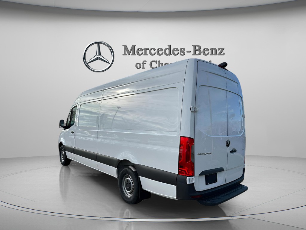 Mercedes-Benz Sprinter Van Vehicle Full-screen Gallery Image 03