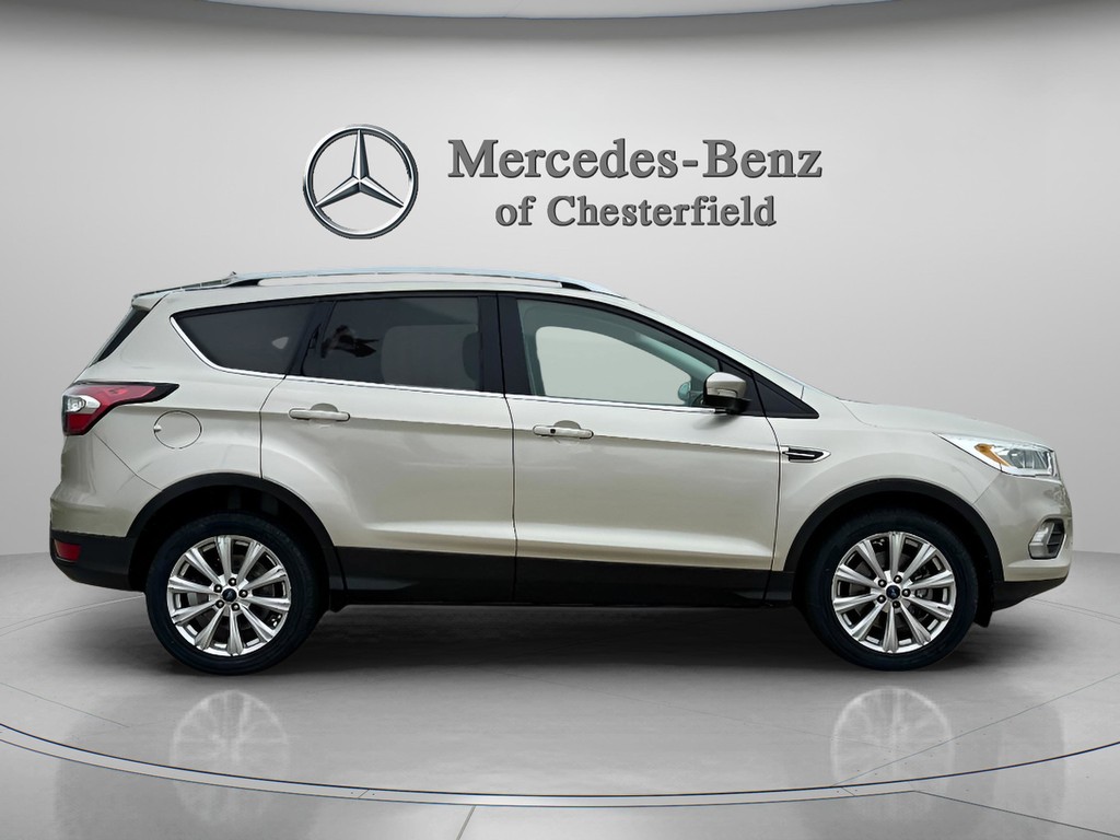 Ford Escape Vehicle Full-screen Gallery Image 02