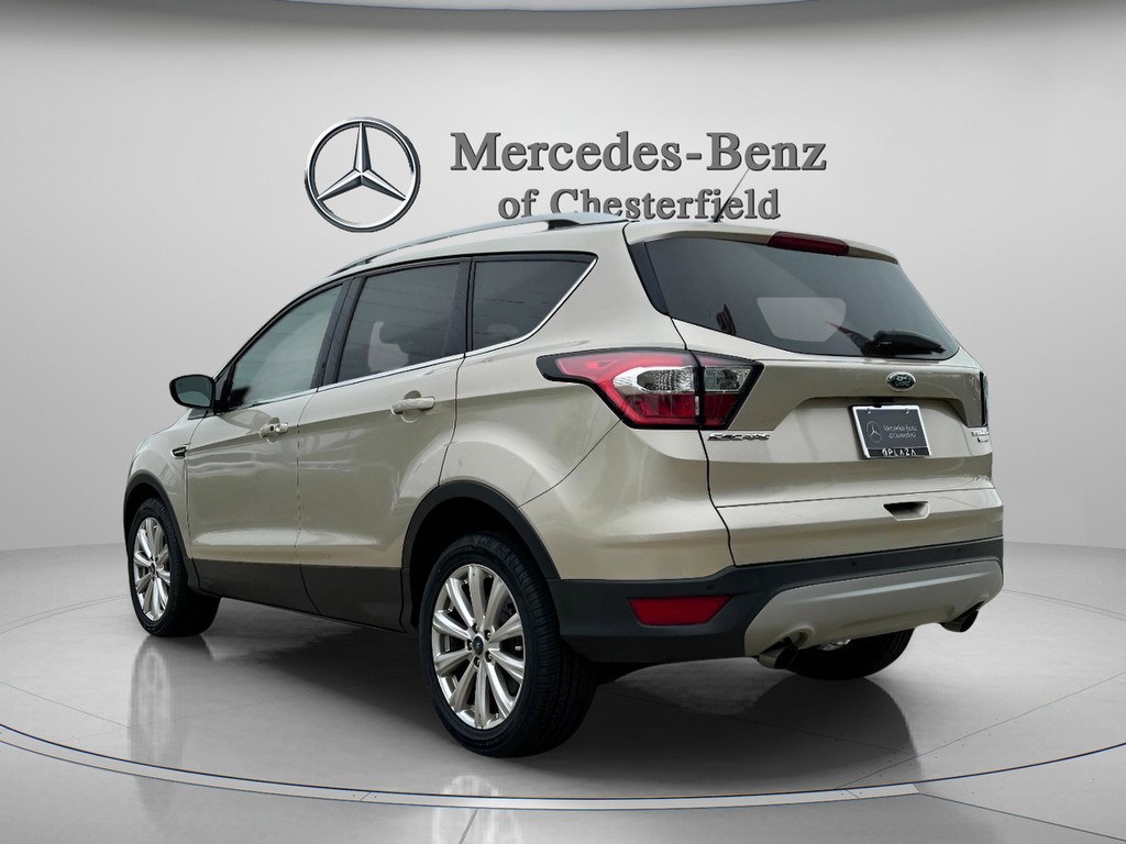 Ford Escape Vehicle Full-screen Gallery Image 03