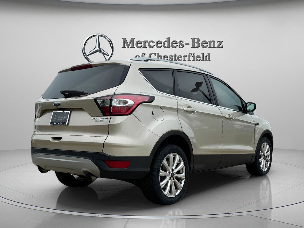 Ford Escape Vehicle Full-screen Gallery Image 04