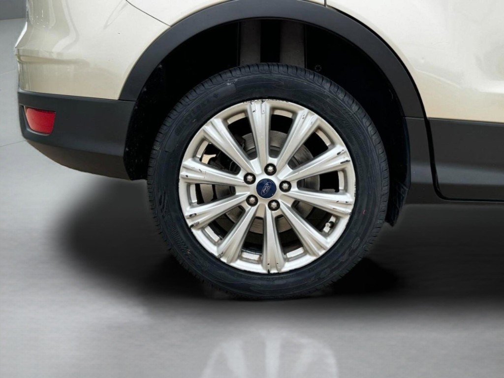 Ford Escape Vehicle Full-screen Gallery Image 05