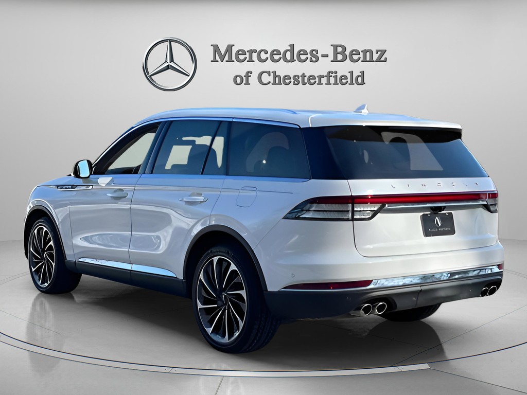 Lincoln Aviator Vehicle Full-screen Gallery Image 03