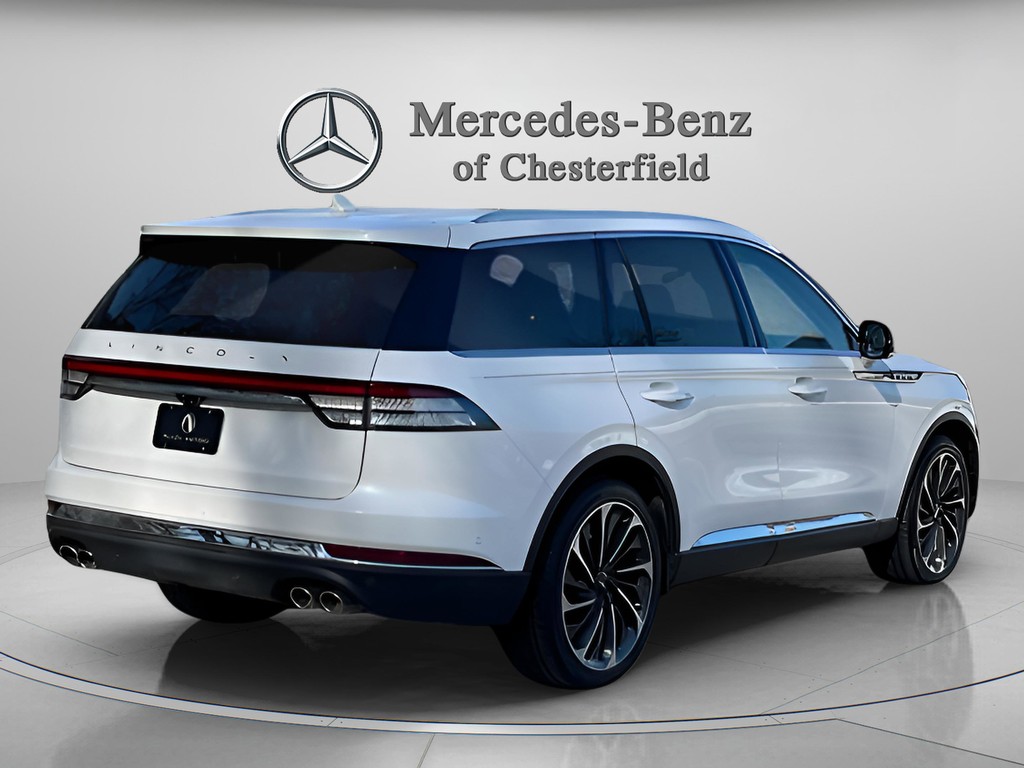 Lincoln Aviator Vehicle Full-screen Gallery Image 04