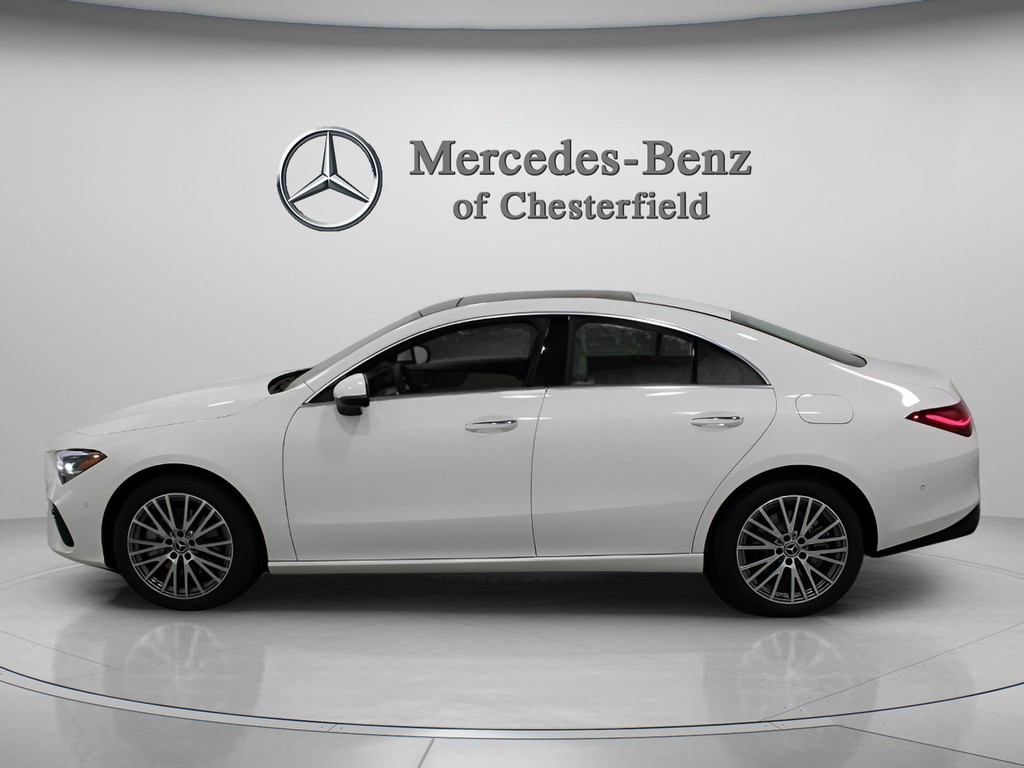 Mercedes-Benz CLA Vehicle Full-screen Gallery Image 02