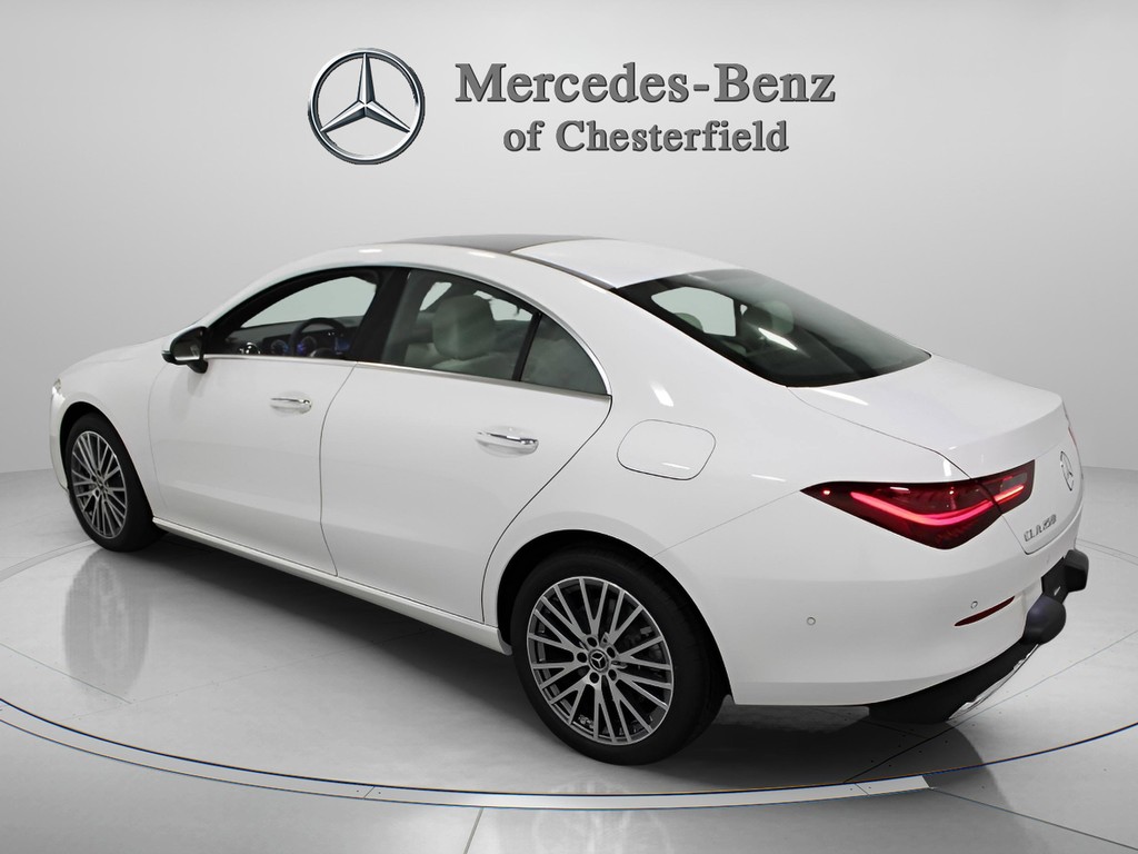 Mercedes-Benz CLA Vehicle Full-screen Gallery Image 03