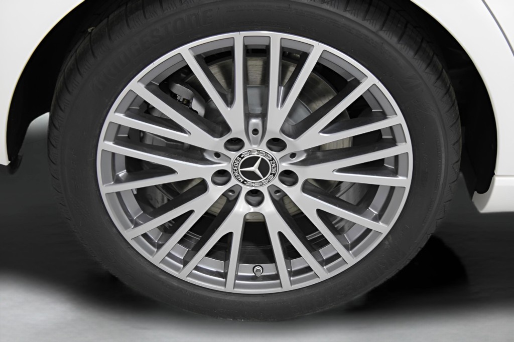 Mercedes-Benz CLA Vehicle Full-screen Gallery Image 05