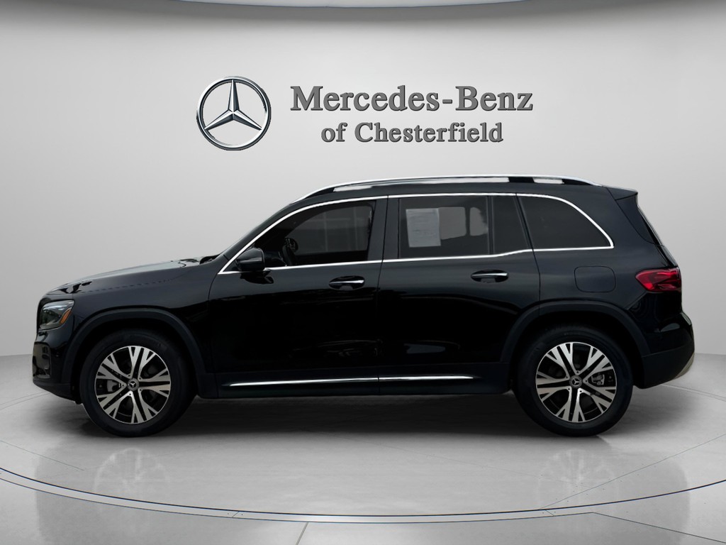 Mercedes-Benz GLB Vehicle Full-screen Gallery Image 02