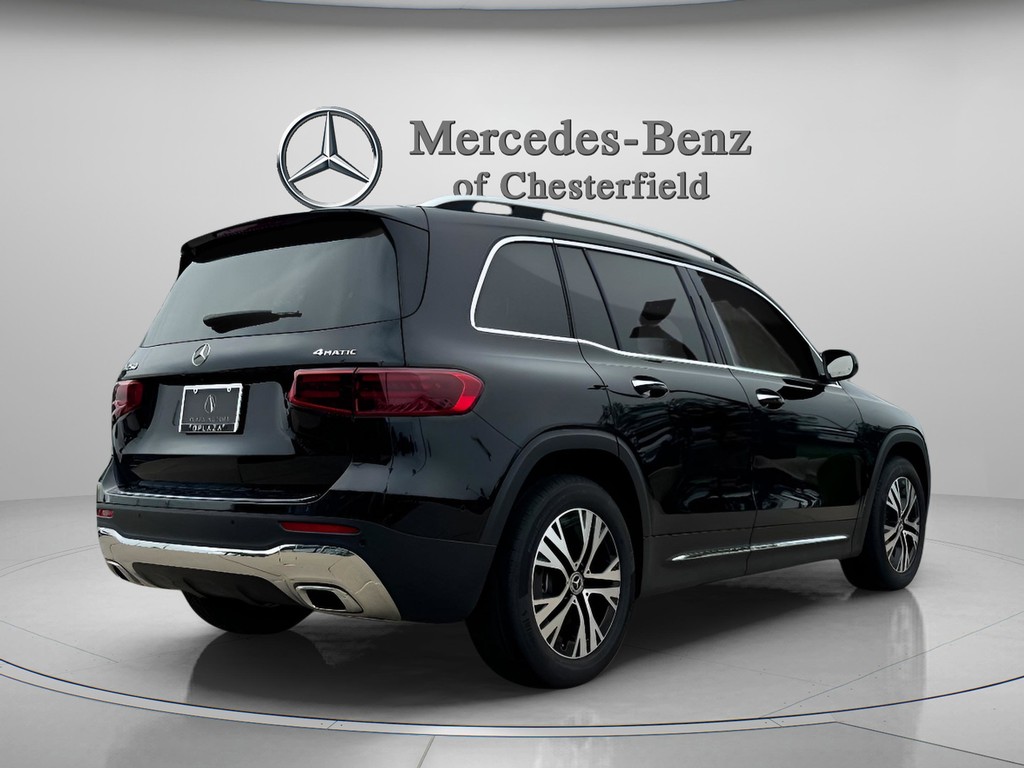 Mercedes-Benz GLB Vehicle Full-screen Gallery Image 04