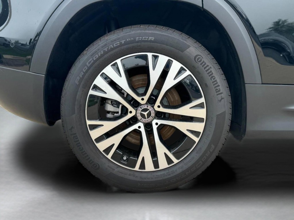 Mercedes-Benz GLB Vehicle Full-screen Gallery Image 05