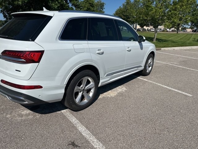 Audi Q7 Vehicle Full-screen Gallery Image 04