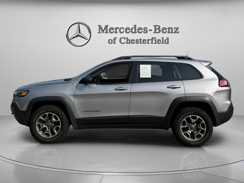 Jeep Cherokee Vehicle Full-screen Gallery Image 02