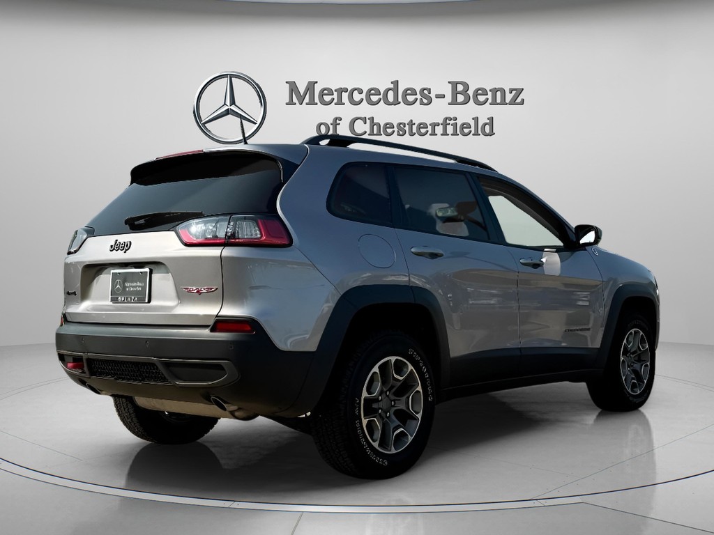 Jeep Cherokee Vehicle Full-screen Gallery Image 04