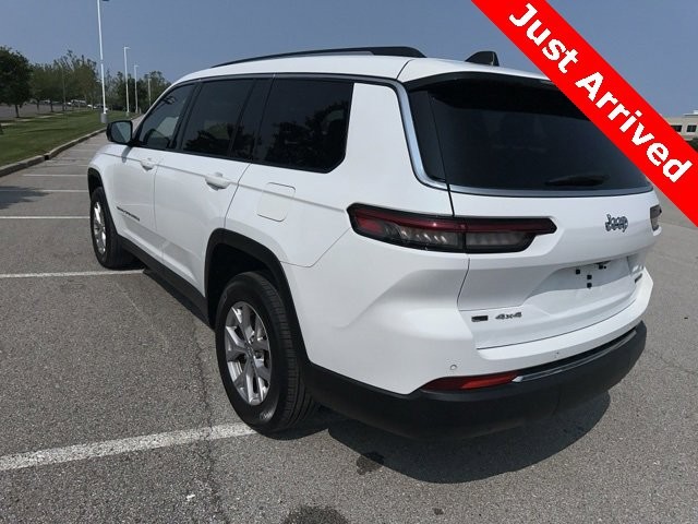 Jeep Grand Cherokee L Vehicle Full-screen Gallery Image 05