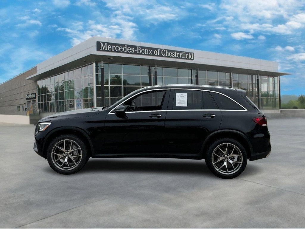 Mercedes-Benz GLC Vehicle Full-screen Gallery Image 02