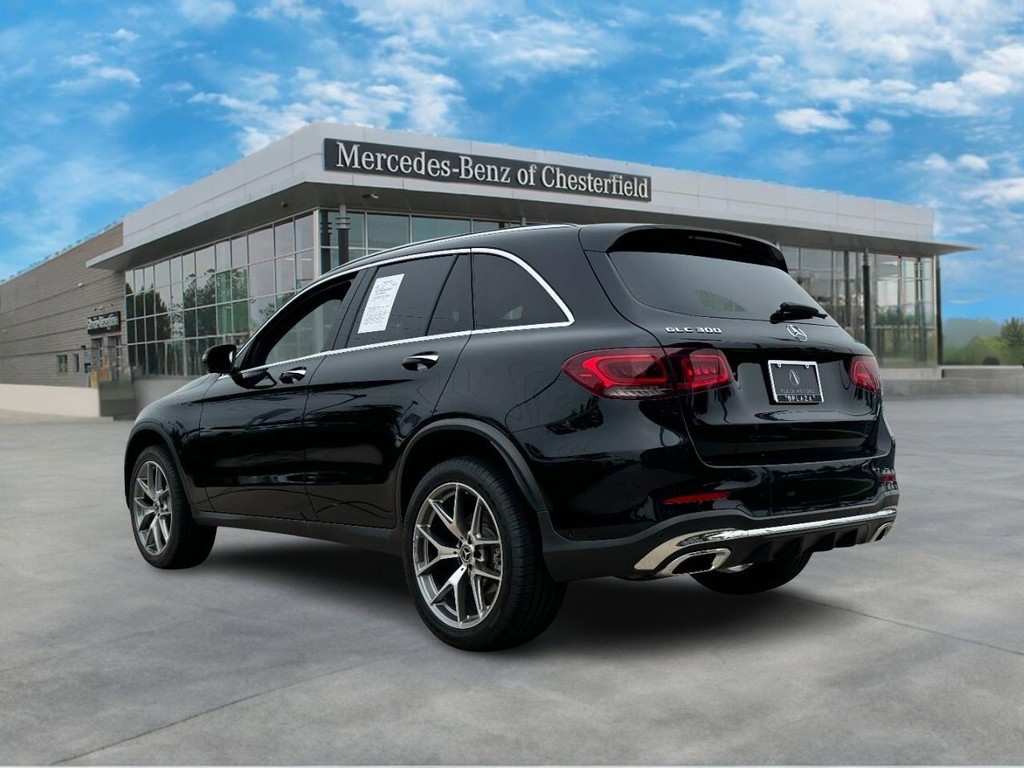 Mercedes-Benz GLC Vehicle Full-screen Gallery Image 03
