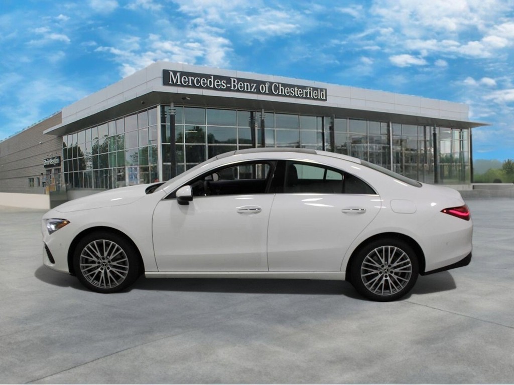 Mercedes-Benz CLA Vehicle Full-screen Gallery Image 02