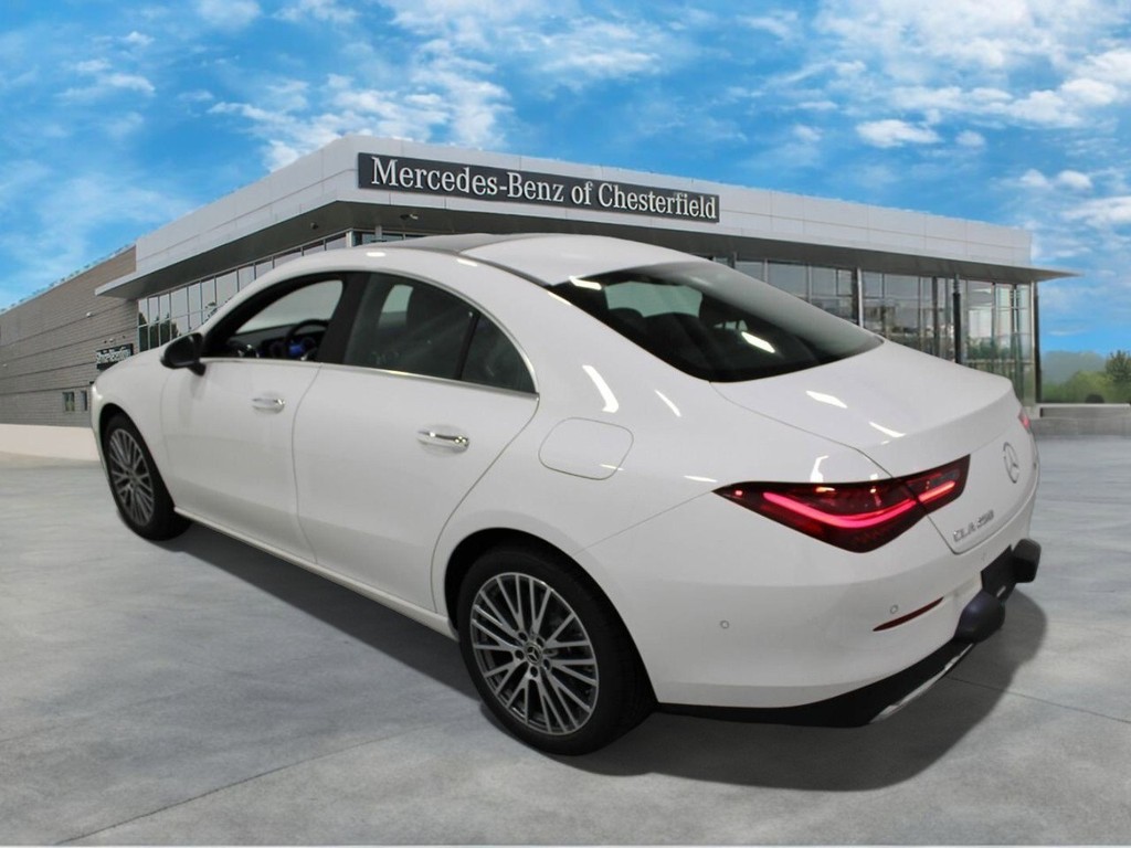 Mercedes-Benz CLA Vehicle Full-screen Gallery Image 03