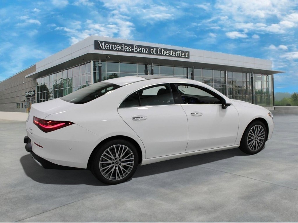 Mercedes-Benz CLA Vehicle Full-screen Gallery Image 04